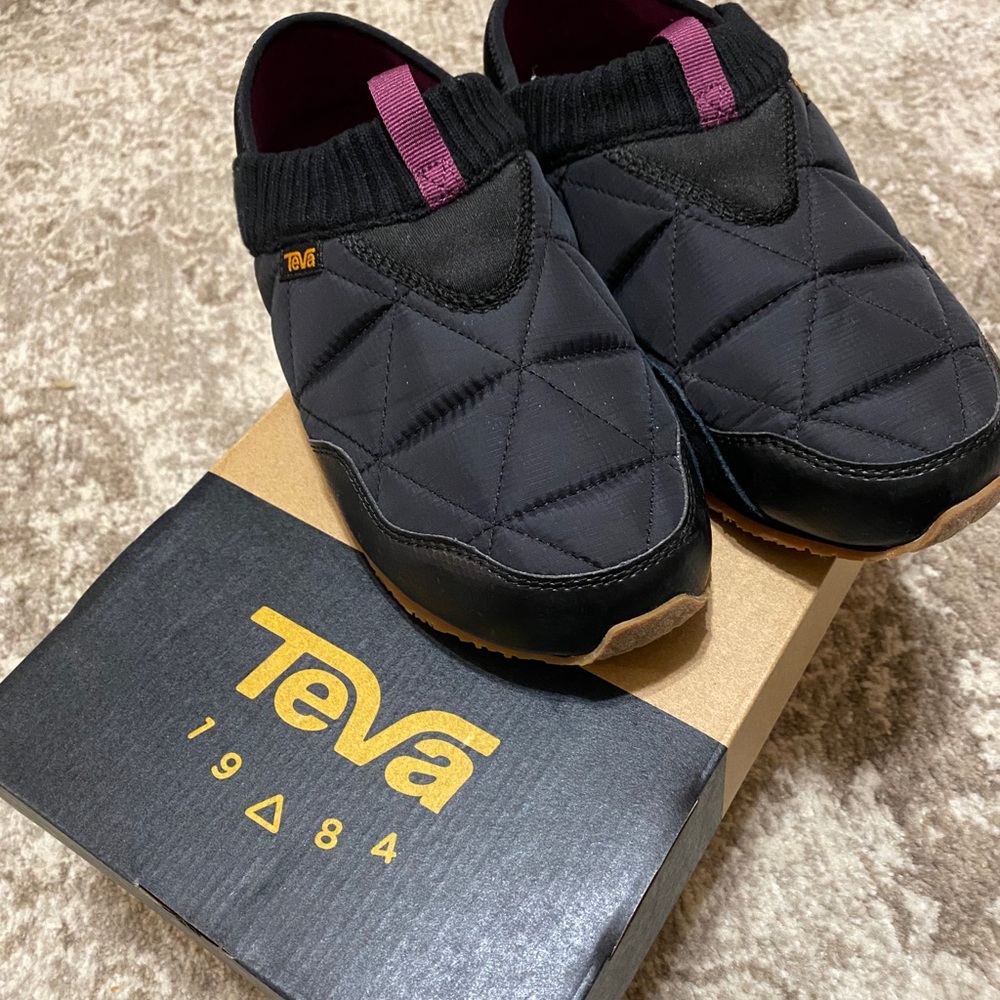 "Like New" Teva Multifunctional Moccasin Sneakers
